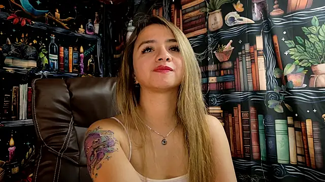 Snapshot of julietta___jackson chatting on January 12, 11:15 pm julietta jackson online show from January 12, 11:15 pm