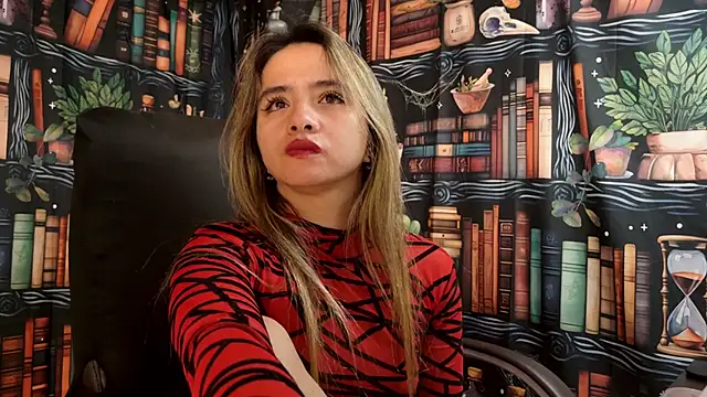Snapshot of julietta___jackson chatting on February 14, 2:18 am julietta jackson online show from February 14, 2:18 am