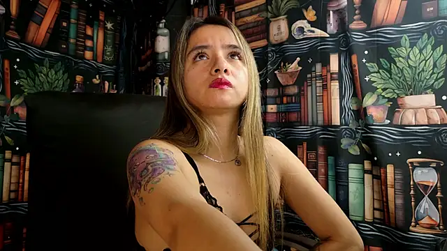Snapshot of julietta___jackson chatting on February 18, 8:03 pm julietta jackson online show from February 18, 8:03 pm