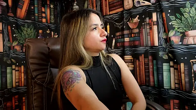 Snapshot of julietta___jackson chatting on March 21, 11:23 pm julietta jackson online show from March 21, 11:23 pm
