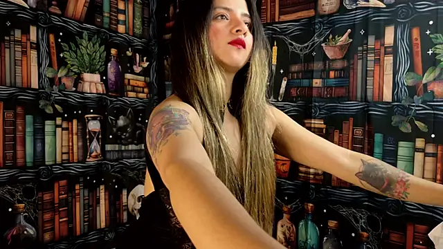 Snapshot of julietta___jackson chatting on November 21, 9:24 pm julietta jackson online show from November 21, 9:24 pm