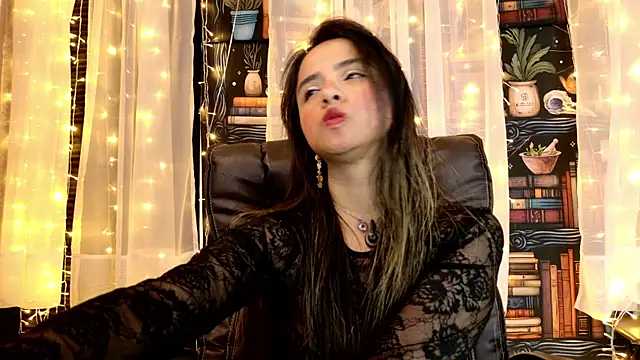 Snapshot of julietta___jackson chatting on July 4, 9:10 pm julietta jackson online show from July 4, 9:10 pm