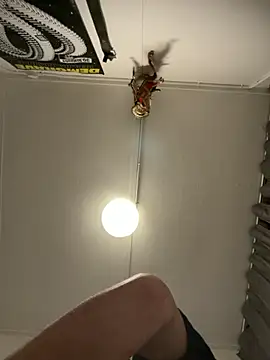 wolfwhite95 online show from November 20, 7:35 pm