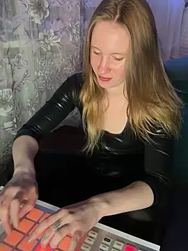 saint cat25 online show from May 11, 8:28 pm
