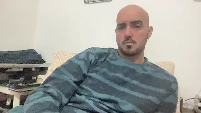 Snapshot of alessandromori91 chatting on January 10, 8:32 pm alessandromori91 online show from January 10, 8:32 pm