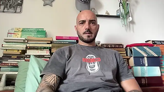 alessandromori91 online show from May 11, 8:20 am