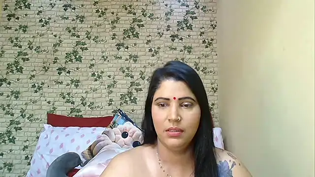 Snapshot of XIndianintimacy chatting on April 22, 7:26 pm XIndianintimacy online show from April 22, 7:26 pm
