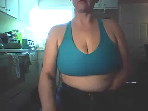 Snapshot of Big-Tits-McGee chatting on February 22, 9:04 pm Big-Tits-McGee online show from February 22, 9:04 pm
