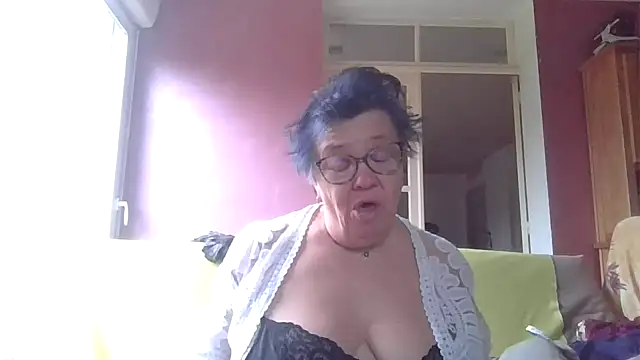 Vandeae44 online show from January 18, 10:30 am