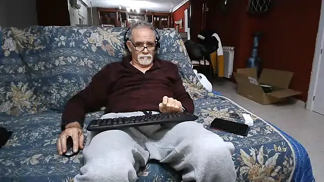 Snapshot of maduroguapo chatting on February 1, 9:51 pm maduroguapo online show from February 1, 9:51 pm