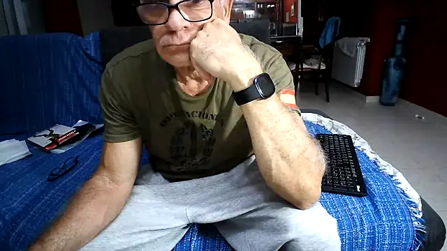 Snapshot of maduroguapo chatting on October 1, 9:54 pm maduroguapo online show from October 1, 9:54 pm