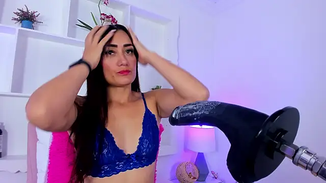 Jenifer Diaz online show from February 19, 4:00 pm