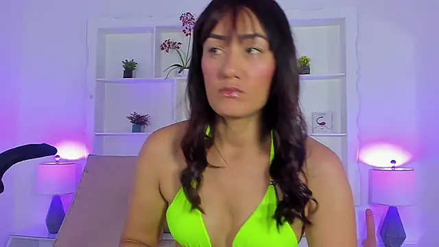 Jenifer Diaz online show from May 9, 2:00 pm