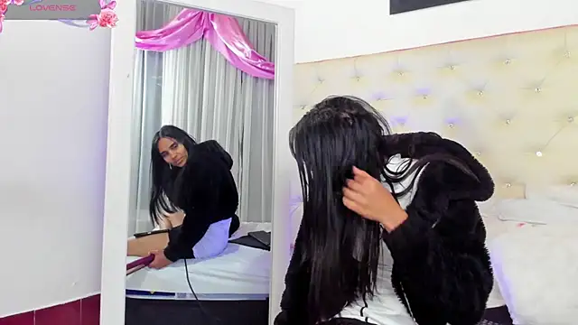 sophie pariss online show from March 11, 2:32 am