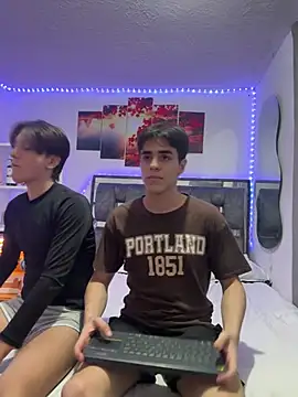 Alex and Fabian online show from April 28, 3:11 am