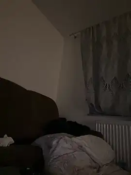 Snapshot of FROL83 chatting on March 30, 8:32 pm FROL83 online show from March 30, 8:32 pm