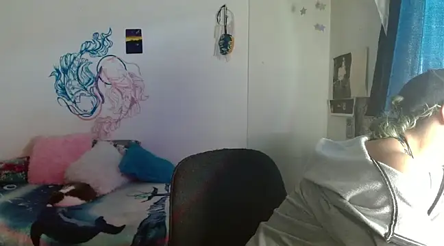 Snapshot of fenixmfx19 chatting on December 25, 3:17 pm fenixmfx19 online show from December 25, 3:17 pm