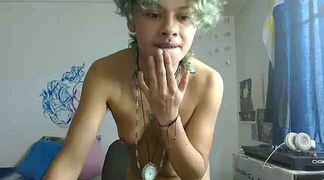 Snapshot of fenixmfx19 chatting on December 27, 6:31 pm fenixmfx19 online show from December 27, 6:31 pm