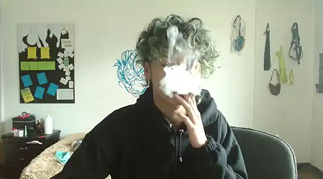 Snapshot of fenixmfx19 chatting on January 6, 7:13 pm fenixmfx19 online show from January 6, 7:13 pm