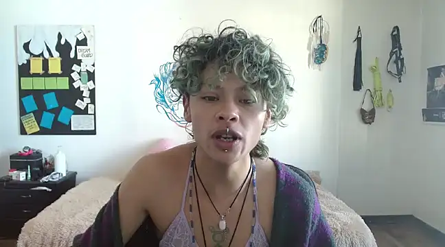 Snapshot of fenixmfx19 chatting on January 7, 3:02 pm fenixmfx19 online show from January 7, 3:02 pm