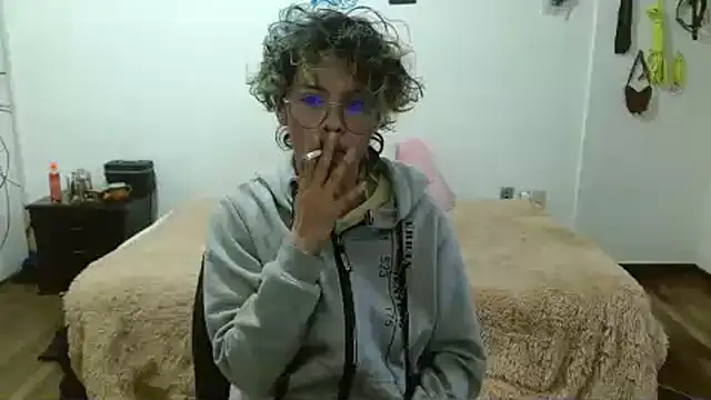 Snapshot of fenixmfx19 chatting on February 18, 10:14 pm fenixmfx19 online show from February 18, 10:14 pm