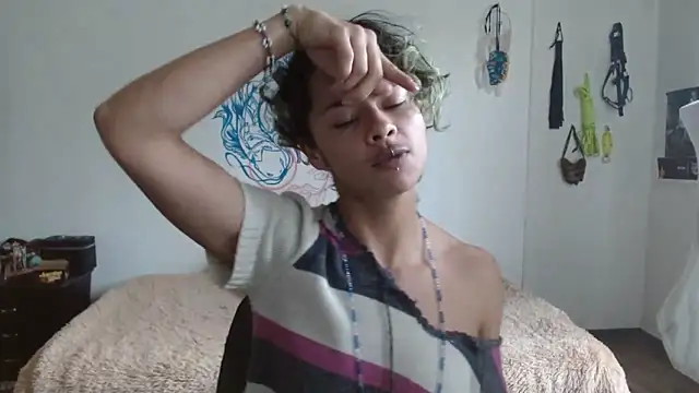 Snapshot of fenixmfx19 chatting on February 23, 7:07 pm fenixmfx19 online show from February 23, 7:07 pm