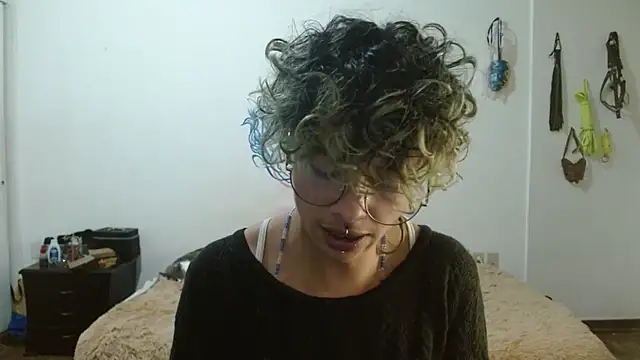 Snapshot of fenixmfx19 chatting on February 28, 12:10 am fenixmfx19 online show from February 28, 12:10 am