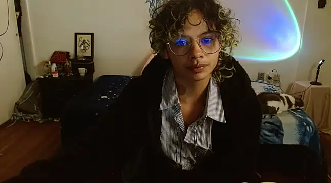 Snapshot of fenixmfx19 chatting on March 15, 10:33 pm fenixmfx19 online show from March 15, 10:33 pm