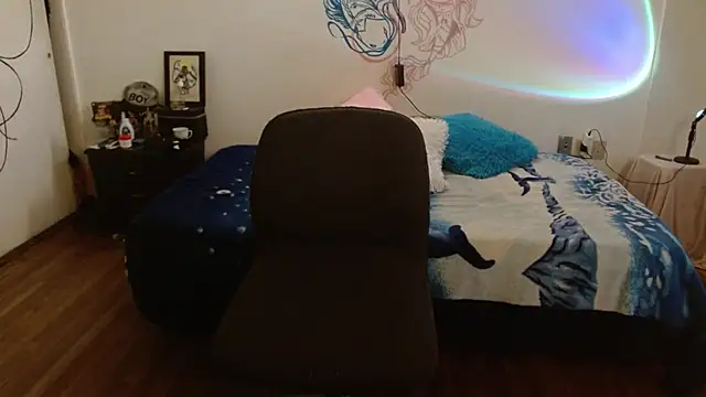 Snapshot of fenixmfx19 chatting on March 17, 7:04 pm fenixmfx19 online show from March 17, 7:04 pm