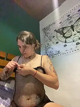 isadelasestrellas online show from December 20, 9:55 pm