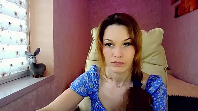 impossibleluna online show from March 29, 1:00 pm