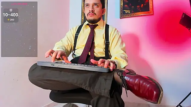 Snapshot of tony_landri chatting on February 4, 2:06 am tony landri online show from February 4, 2:06 am