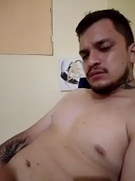 Snapshot of tony_landri chatting on March 13, 5:03 am tony landri online show from March 13, 5:03 am