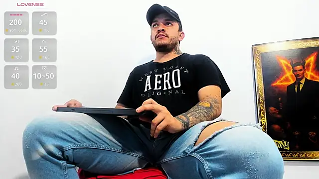 Snapshot of tony_landri chatting on March 30, 5:47 pm tony landri online show from March 30, 5:47 pm