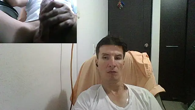 Snapshot of fieryloves chatting on January 3, 2:43 am fieryloves online show from January 3, 2:43 am