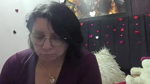Evaaross 2345 online show from May 7, 8:25 pm