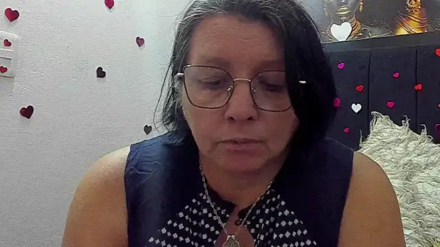 Evaaross 2345 online show from May 19, 8:15 pm