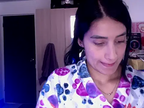 Snapshot of BulmaStar chatting on April 15, 9:15 pm BulmaStar online show from April 15, 9:15 pm