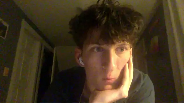 Snapshot of KittingGrappler chatting on February 14, 5:04 am KittingGrappler online show from February 14, 5:04 am