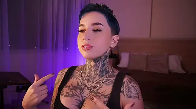 Snapshot of AliceShazaham_ chatting on December 8, 7:47 am AliceShazaham online show from December 8, 7:47 am