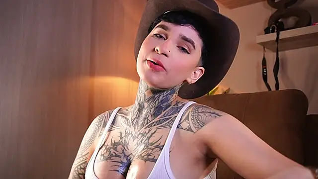 Snapshot of AliceShazaham_ chatting on July 26, 6:21 am AliceShazaham online show from July 26, 6:21 am