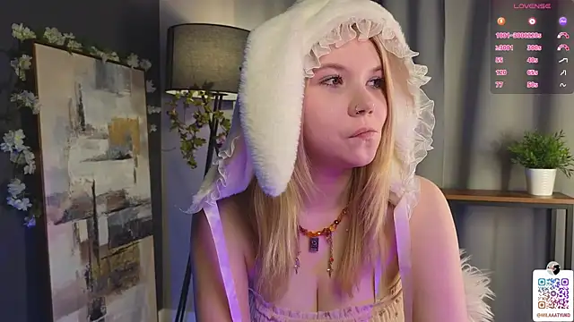 DaisyElmers online show from February 1, 1:12 am
