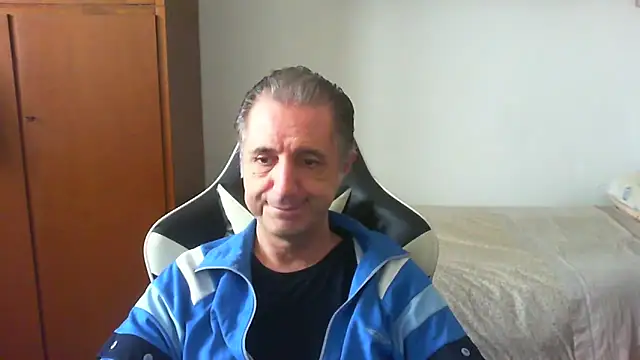 lliuk70mi online show from May 3, 1:06 pm