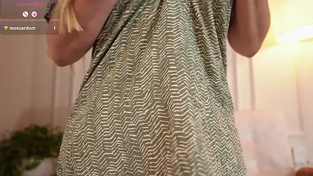 Snapshot of Tiffany_Sims1 chatting on February 12, 3:07 pm Tiffany Sims1 online show from February 12, 3:07 pm