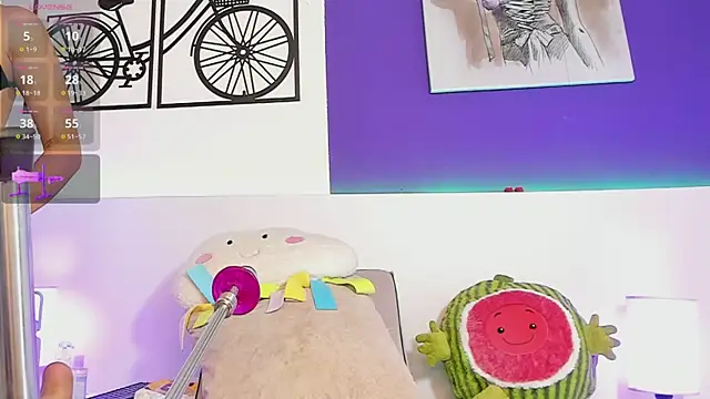 Snapshot of Izzy_bellx chatting on January 17, 6:15 am Izzy bellx online show from January 17, 6:15 am