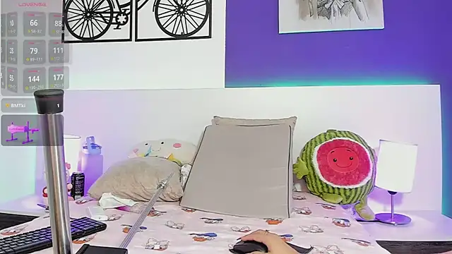 Snapshot of Izzy_bellx chatting on January 21, 11:45 pm Izzy bellx online show from January 21, 11:45 pm