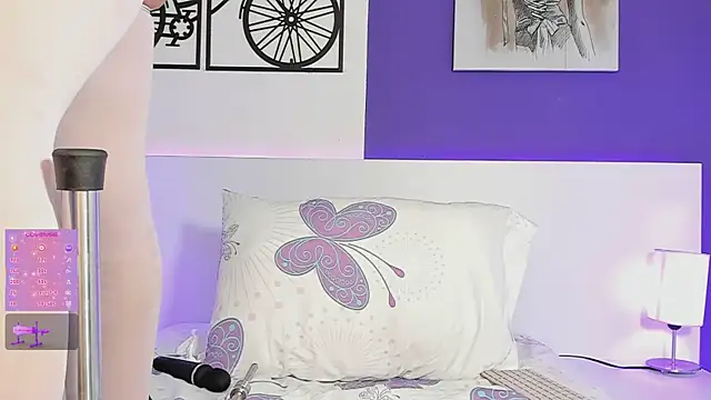 Snapshot of Izzy_bellx chatting on March 9, 3:43 am Izzy bellx online show from March 9, 3:43 am