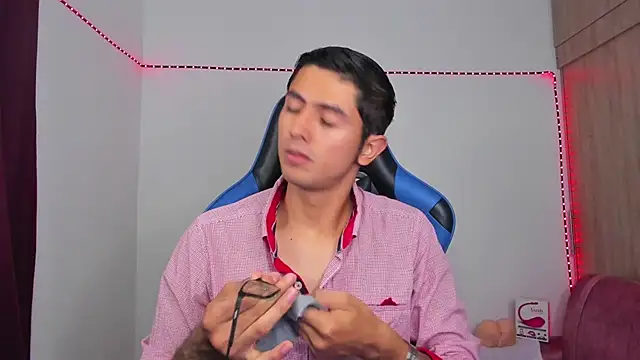 Ethan Sai    online show from December 4, 1:14 am