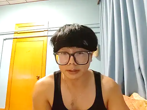 Snapshot of handsome1069 chatting on October 15, 4:18 pm handsome1069 online show from October 15, 4:18 pm
