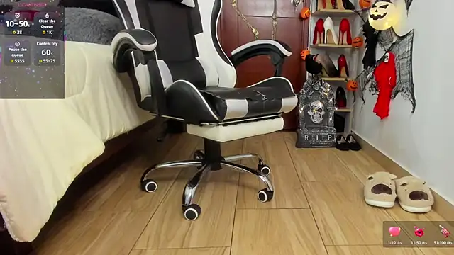 SophieBaker   online show from October 13, 12:32 am